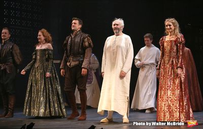 Jonathan Pryce and cast  Photo