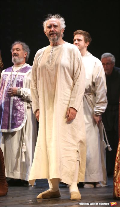 Jonathan Pryce and cast Photo