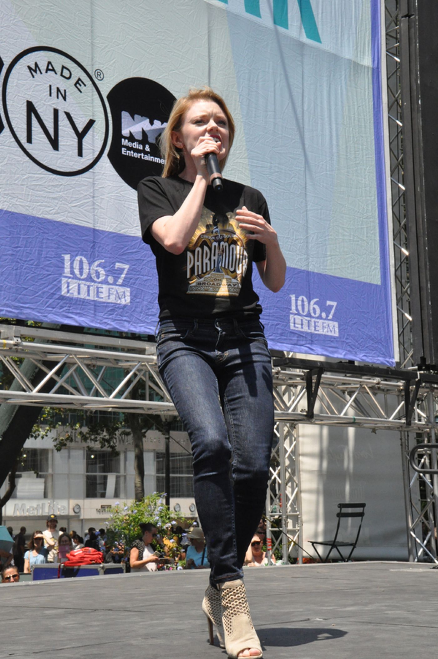 Photo Coverage: Casts of PARAMOUR, LES MIZ & More Bring it Home to Bryant Park  Image