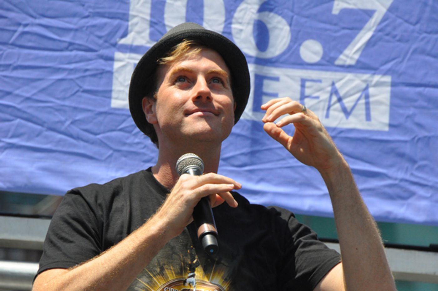 Photo Coverage: Casts of PARAMOUR, LES MIZ & More Bring it Home to Bryant Park  Image