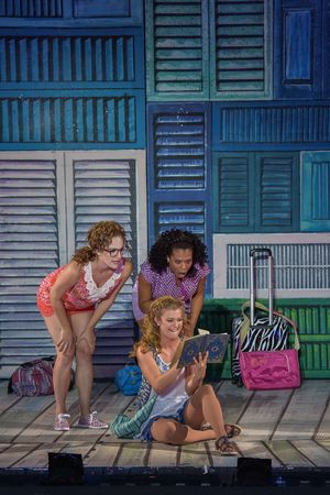 Sara Gallo, Raven Thomas and Brittany Zeinstra Photo