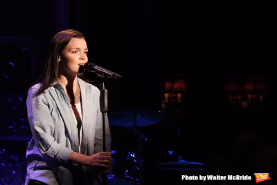Jennifer Damiano Photo