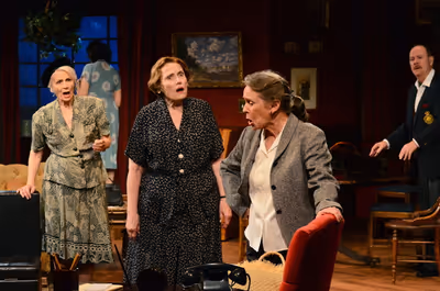 Katherine Henryk (l.), Jean Kauffman, Melinda deKay, Flora Plumb, Lary Ohlson. Photo