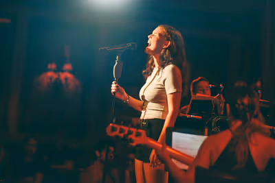 Jennifer Damiano Photo