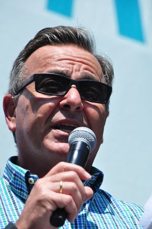 Bob Bronson 106.7 LITE FM's Host of todays concert @ BroadwayWorld Bob Bronson 106.7 LITE FM's Host of todays concert Photo