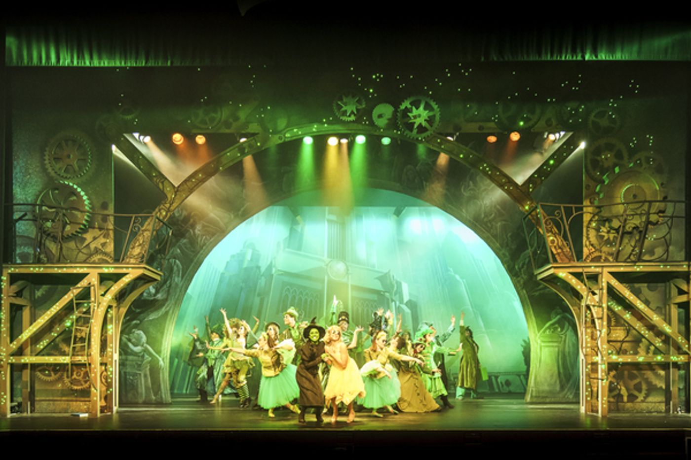 Photo Flash: First Look at Wayne Scott Kermond, Ashleigh O'Brien and More in the Australian Non-Professional Production of WICKED Image