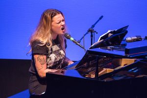 Lauren Pritchard @ BroadwayWorld Lauren Pritchard Photo