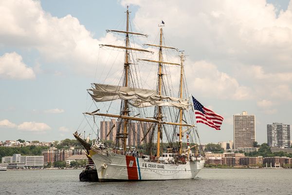 Photo Coverage: HAMILTON Cast Celebrates 226th Anniversary of the Coast Guard — photo 1 of 8