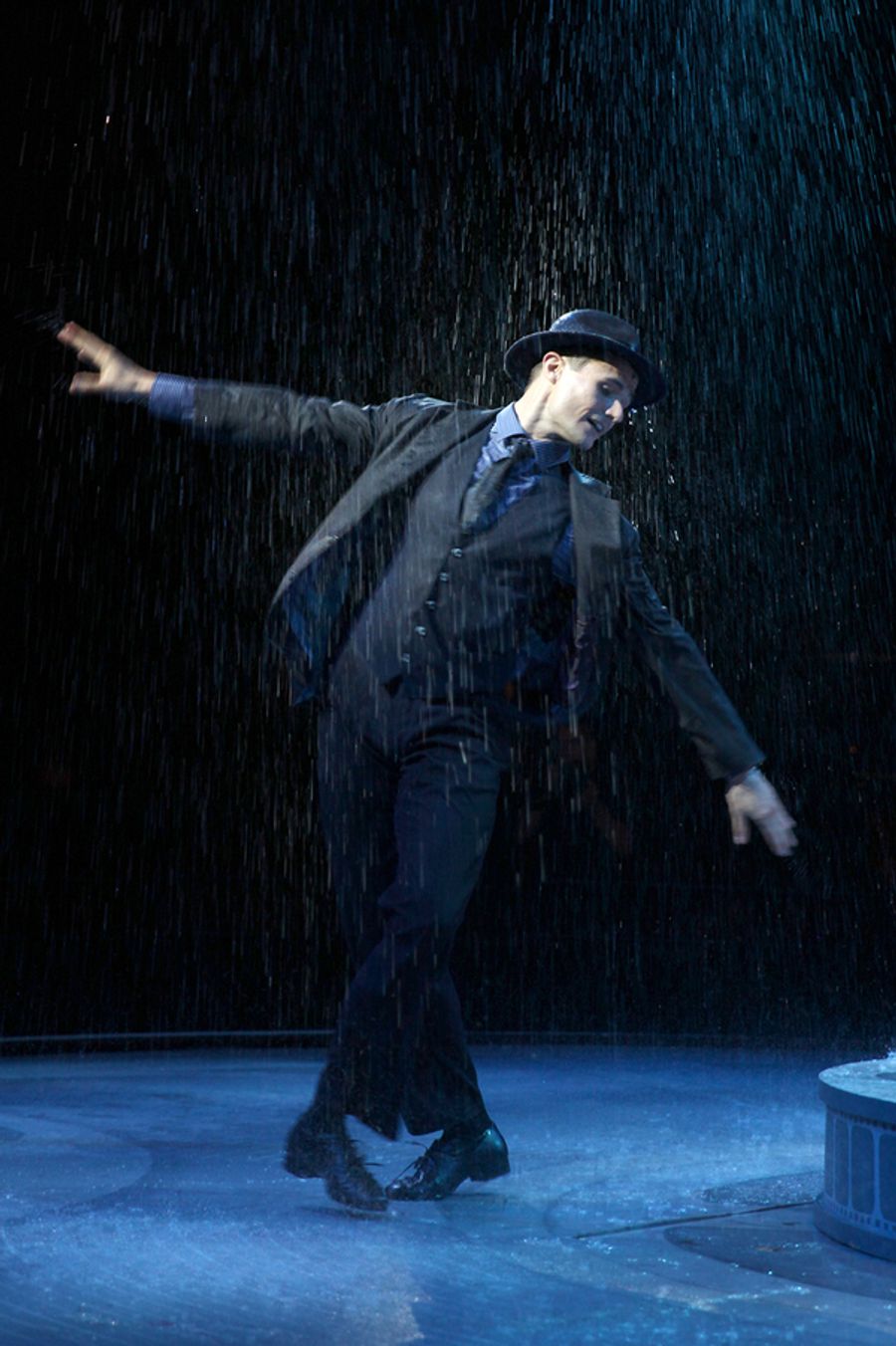 Photo Flash: First Look at North Shore Music Theatre's SINGIN' IN THE RAIN Image