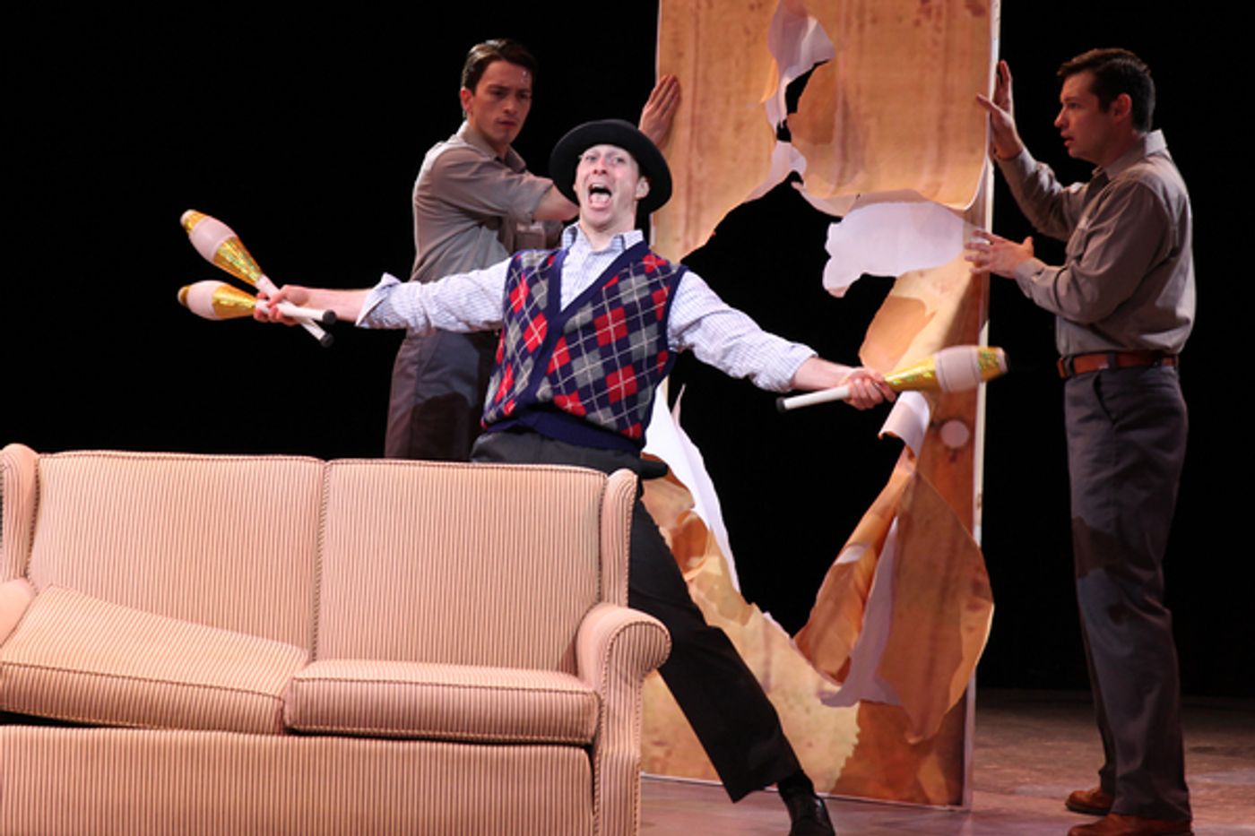 Photo Flash: First Look at North Shore Music Theatre's SINGIN' IN THE RAIN  Image