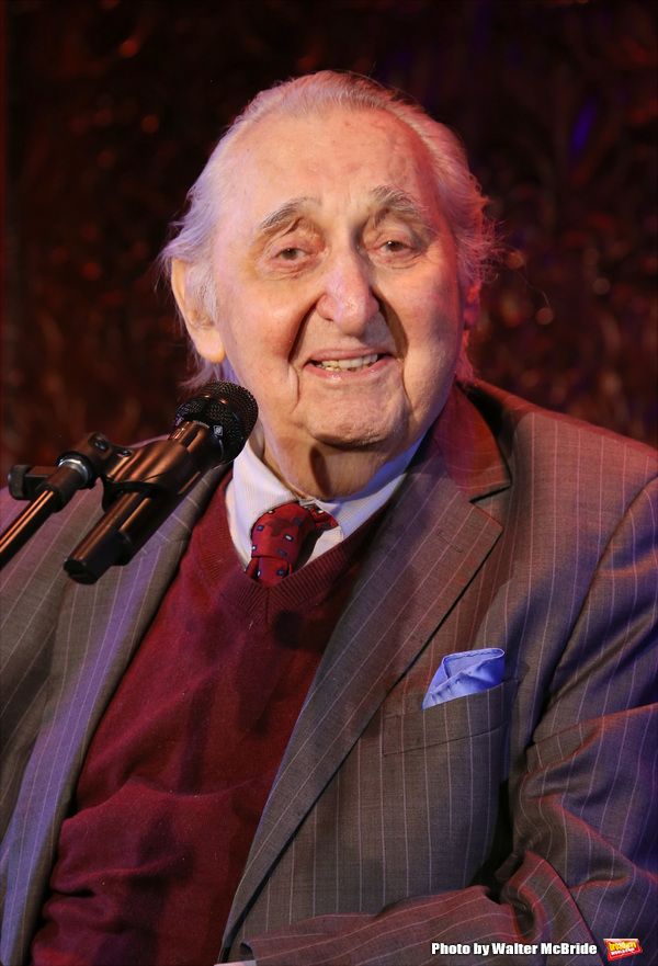 Fyvush Finkel performs a preview of his show with Steve Michaels at the piano and Ian Photo