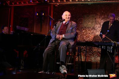 Fyvush Finkel performs a preview of his show with Steve Michaels at the piano and Ian Photo