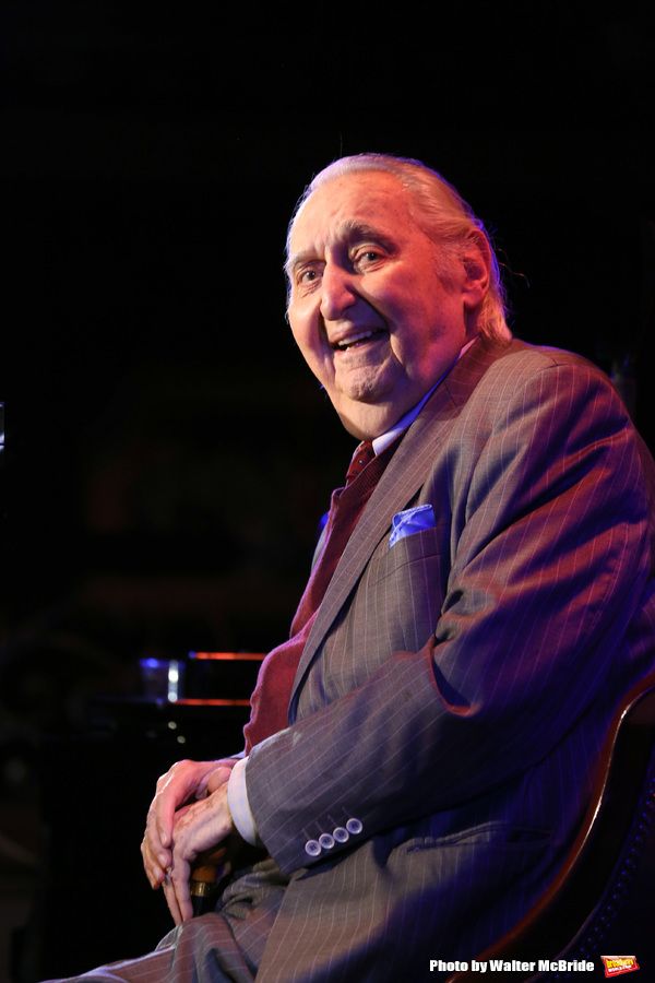 Fyvush Finkel performs a preview of his show with Steve Michaels at the piano and Ian Photo