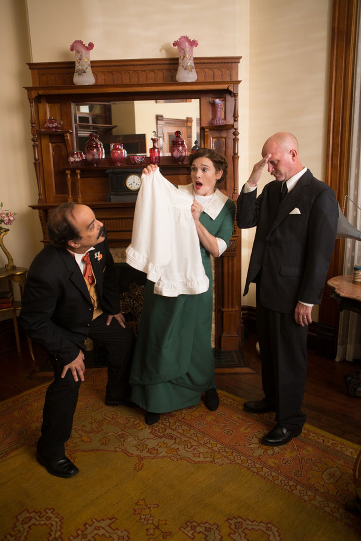 Greg Thompson (Versati), Louise (Nicole Jeannine Smith) and Derrick Phillips (Theo Maskes) at 