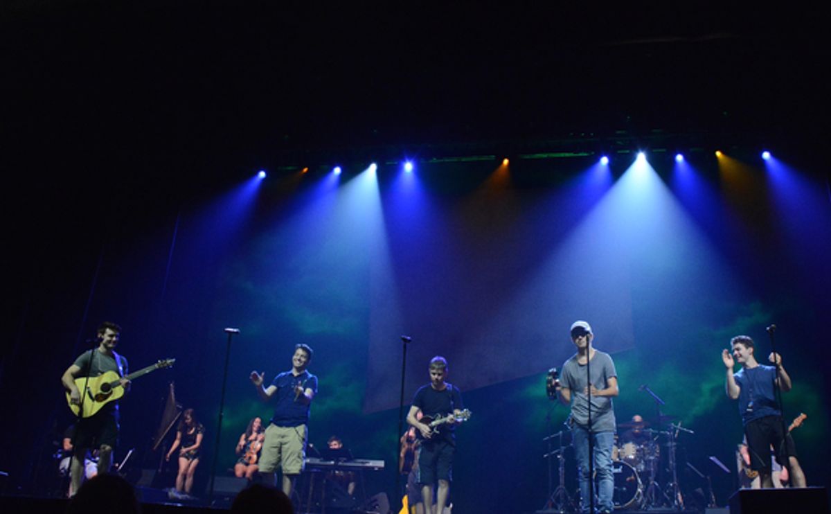 Emmet Cahill, Ryan Kelly Neil Byrne, Damian McGinty and Michael  O'Dwyer at 