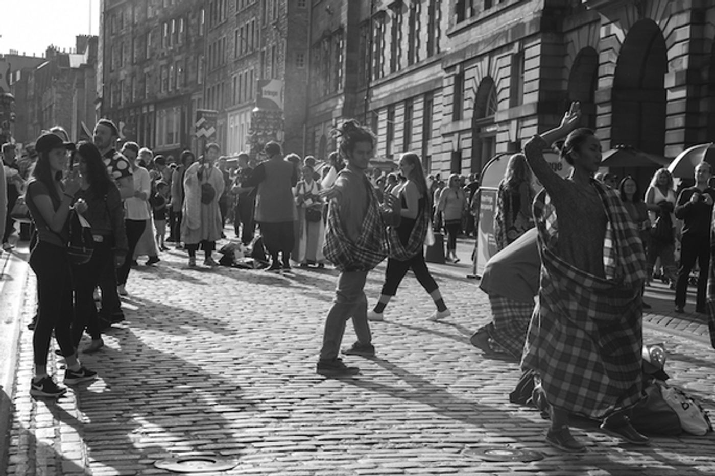 Photo Flash: Edinburgh 2016 - Street Performers On The Royal Mile  Image