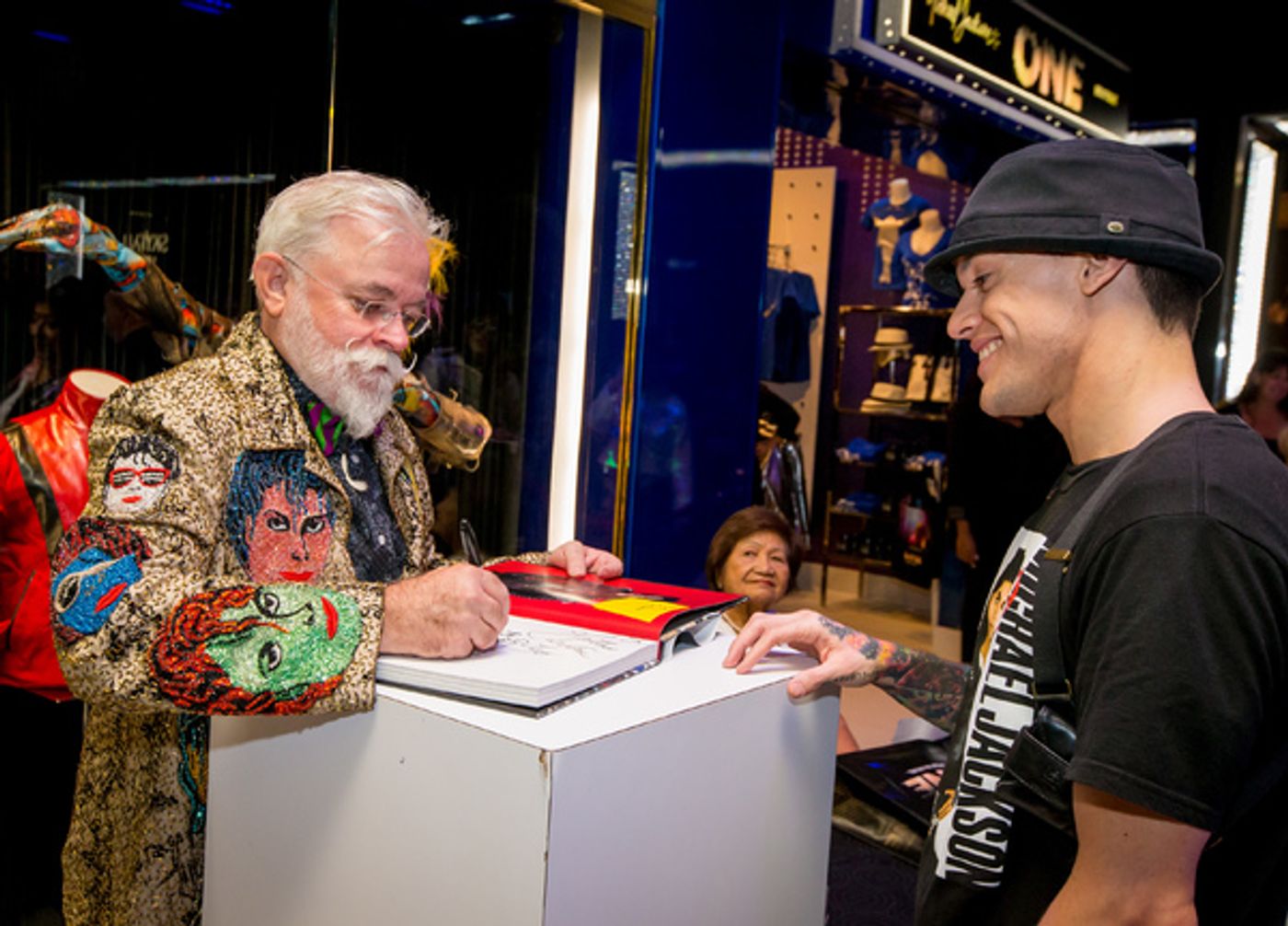 Photo Flash: Michael Jackson ONE Hosts Birthday Celebration for The King of Pop Photo Flash: Michael Jackson ONE Hosts Birthday Celebration for The King of Pop Image