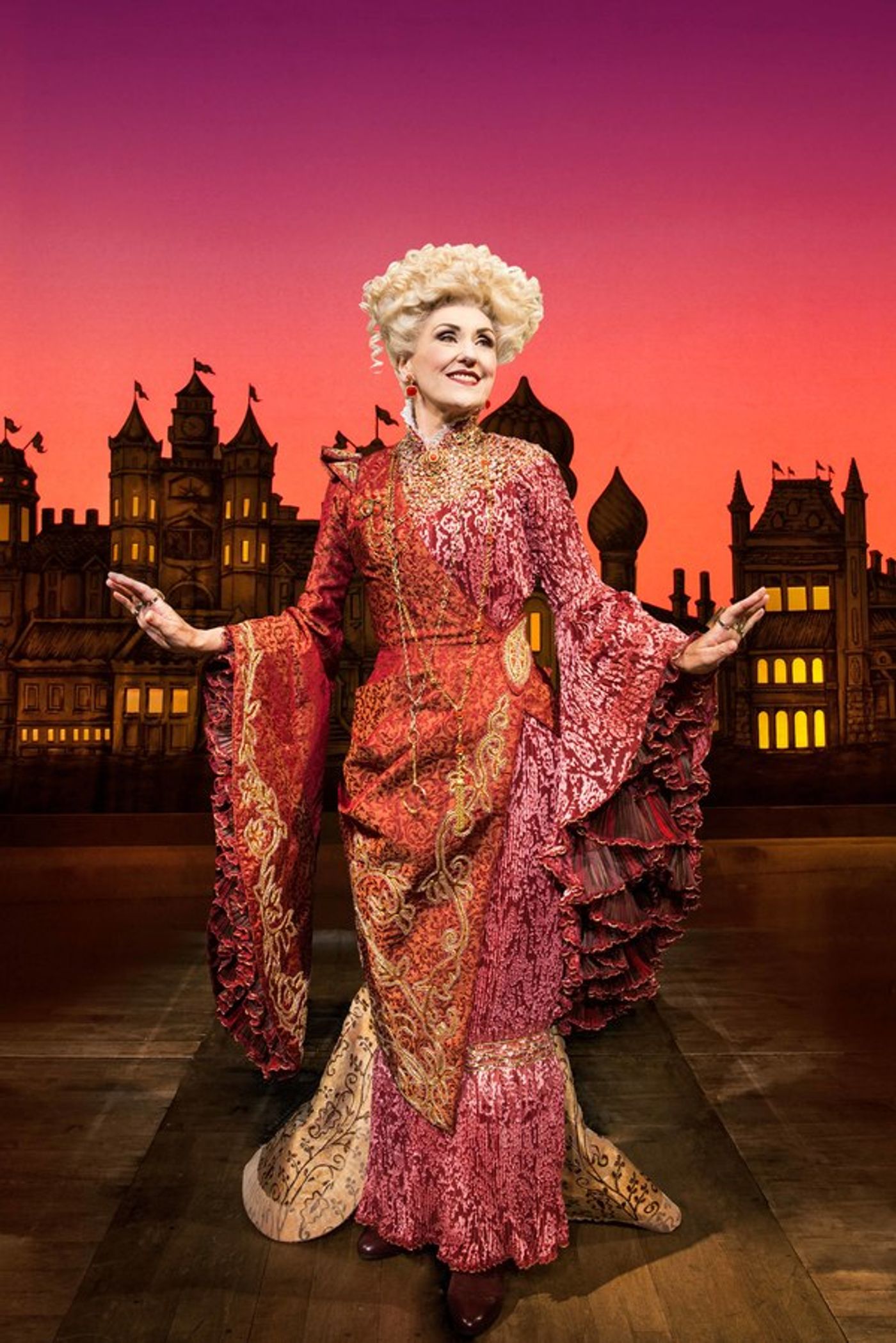 Photo Flash: First Look at Anita Dobson and The New Cast of WICKED  Image