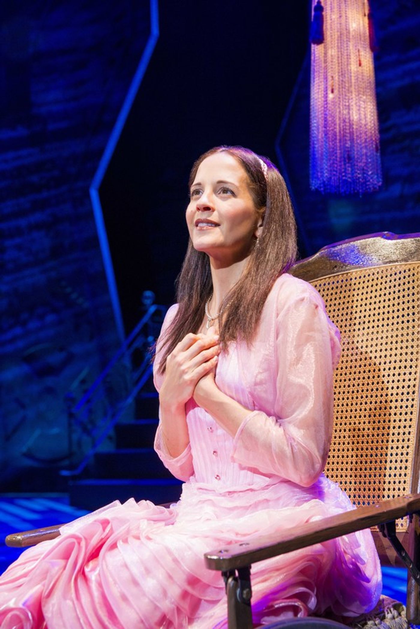 Photo Flash: First Look at Anita Dobson and The New Cast of WICKED  Image