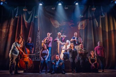 Full ensemble 
 Photo