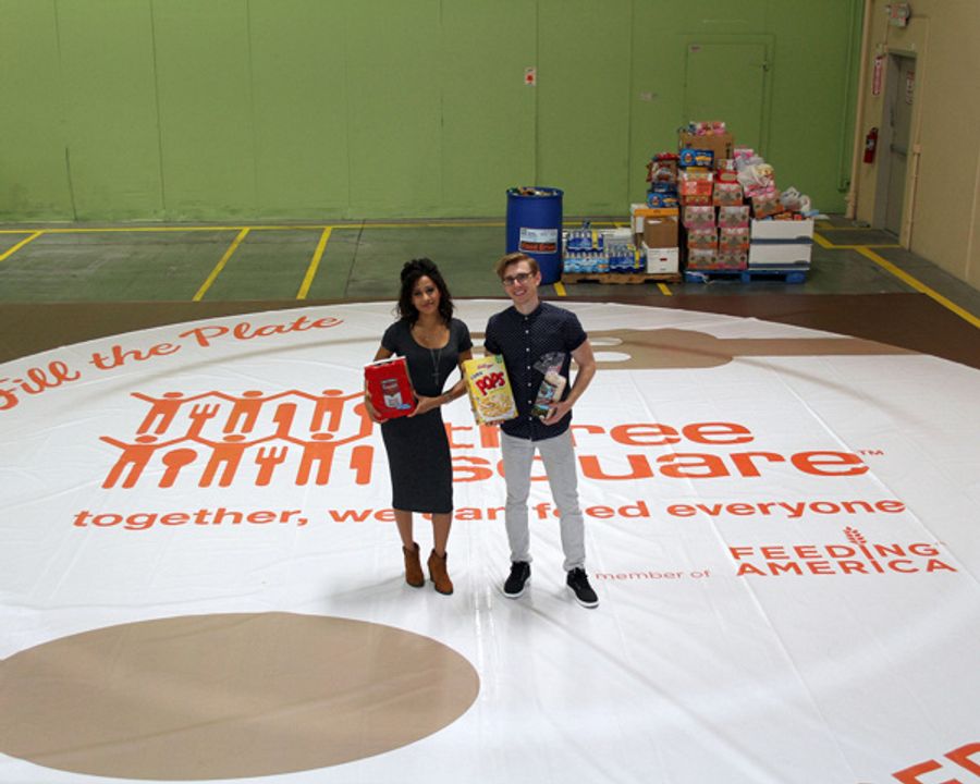 Photo Flash: MILLION DOLLAR QUARTET Cast and More Help Launch Three Square's 'Fill The Plate' for Hunger Action Month Image