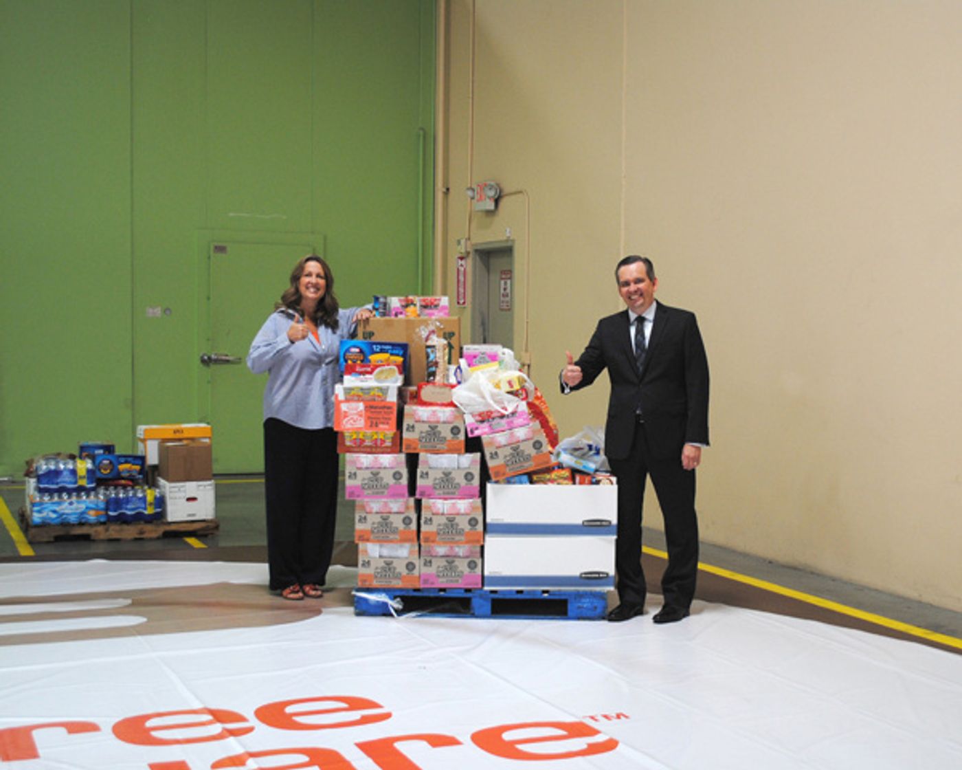 Photo Flash: MILLION DOLLAR QUARTET Cast and More Help Launch Three Square's 'Fill The Plate' for Hunger Action Month  Image