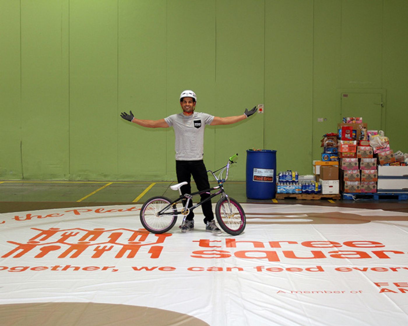 Photo Flash: MILLION DOLLAR QUARTET Cast and More Help Launch Three Square's 'Fill The Plate' for Hunger Action Month  Image