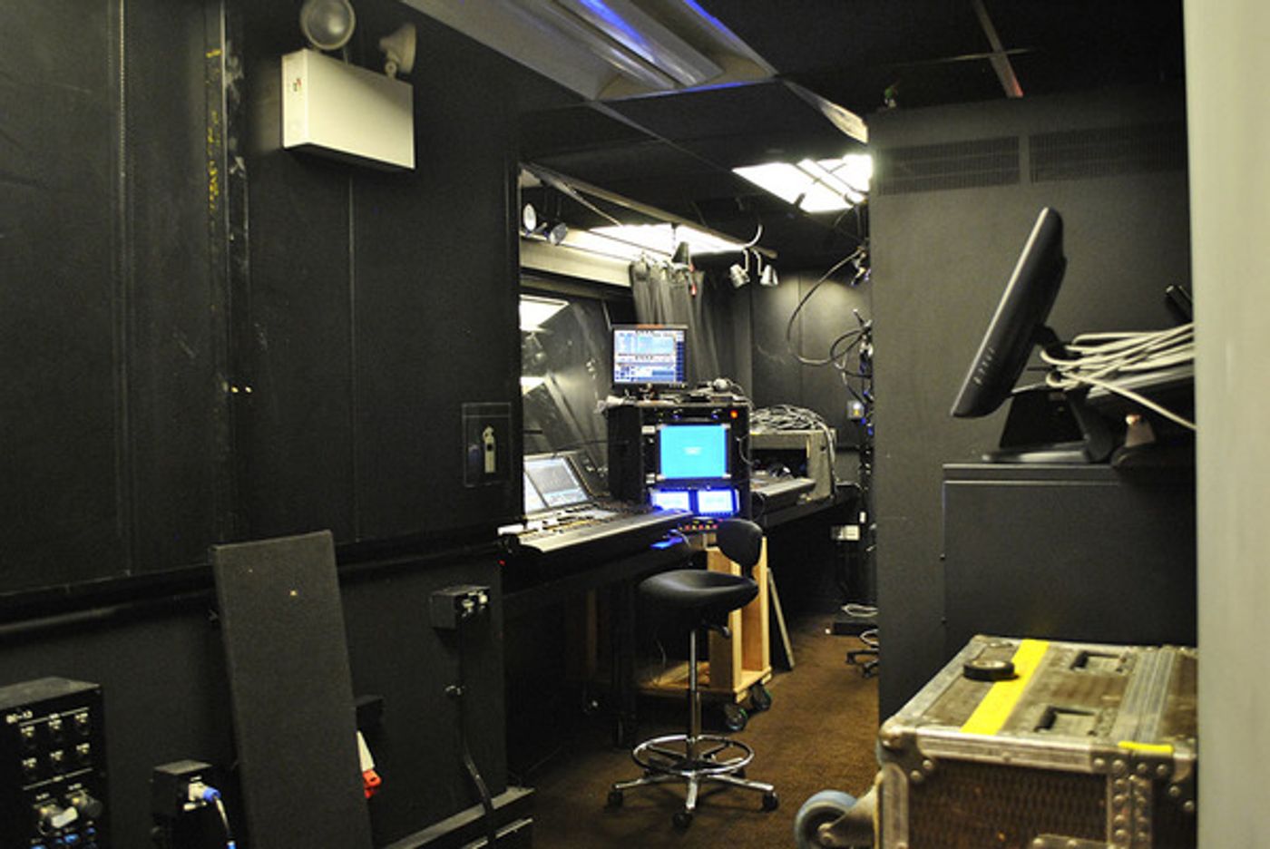 Photo Coverage: BLUE MAN GROUP Finally Arrives in Manila Along With Odd Musical Instruments, Inflatable Balloons Photo Coverage: BLUE MAN GROUP Finally Arrives in Manila Along With Odd Musical Instruments, Inflatable Balloons Image