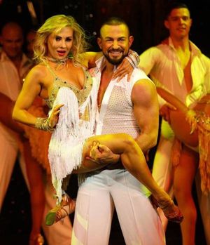 Anya Garnis and Robin Windsor Photo