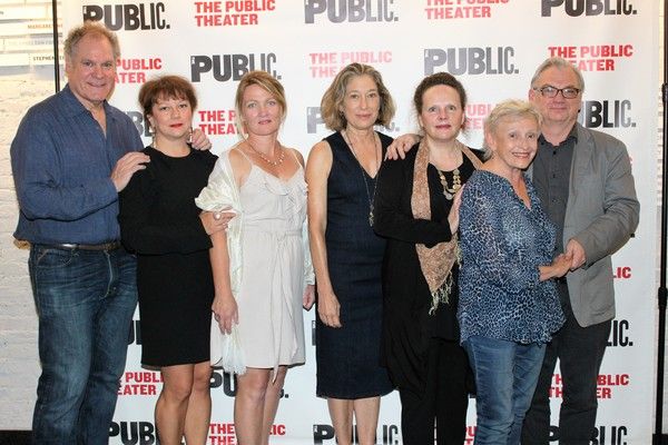 Jay O. Sanders, Meg Gibson, Lynn Hawley, Amy warren, Maryann Plunkett, Roberta Maxwel Photo