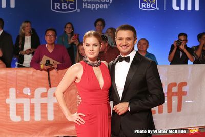 Amy Adams and Jeremy Renner  Photo