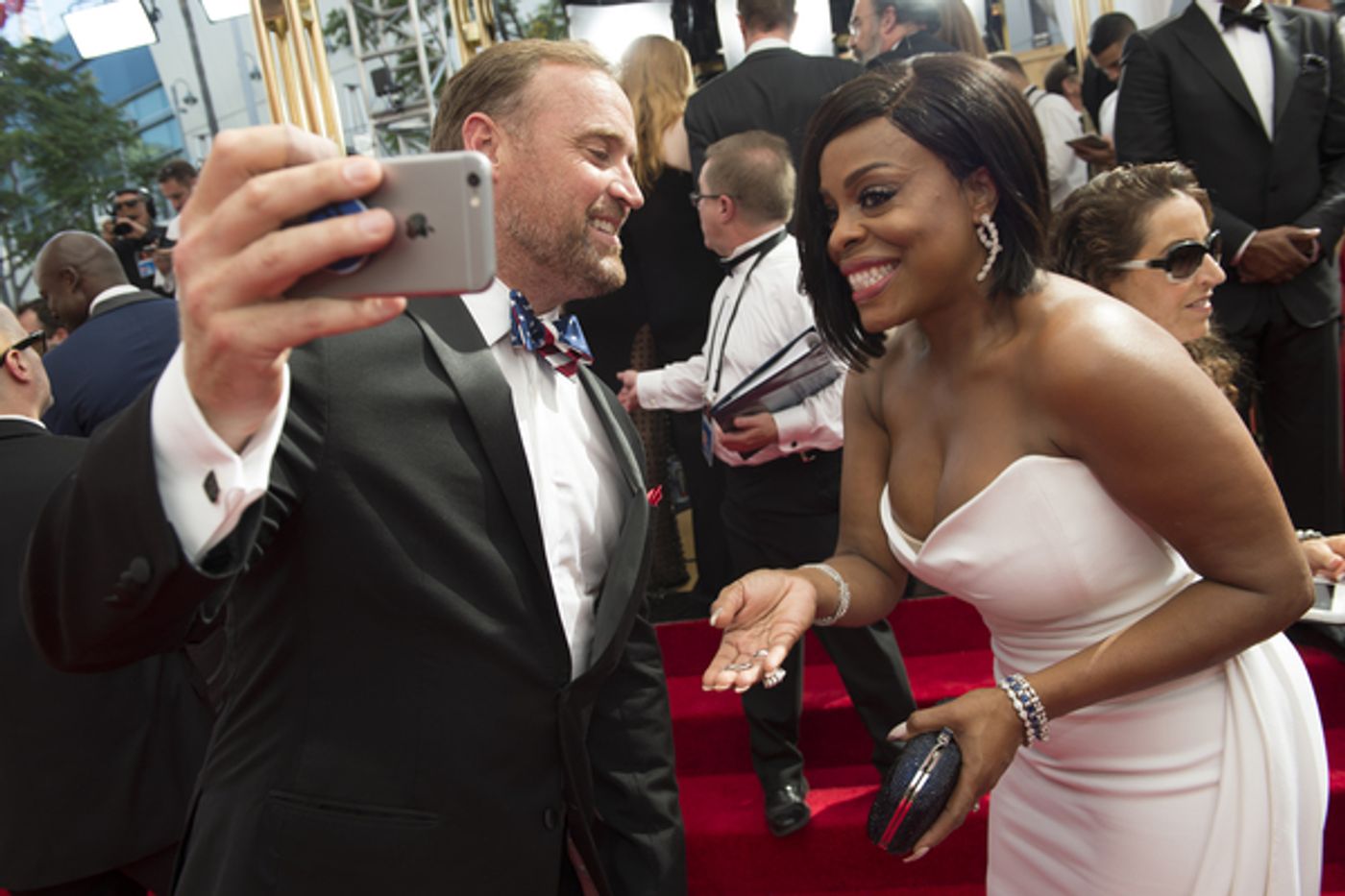 Photo Flash: 68th Annual Emmy Award Red Carpet Photo Coverage  Image