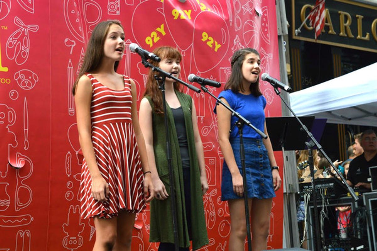 Hailey Labar, Taylor Richardson and Mavis Simpson Ernst at 