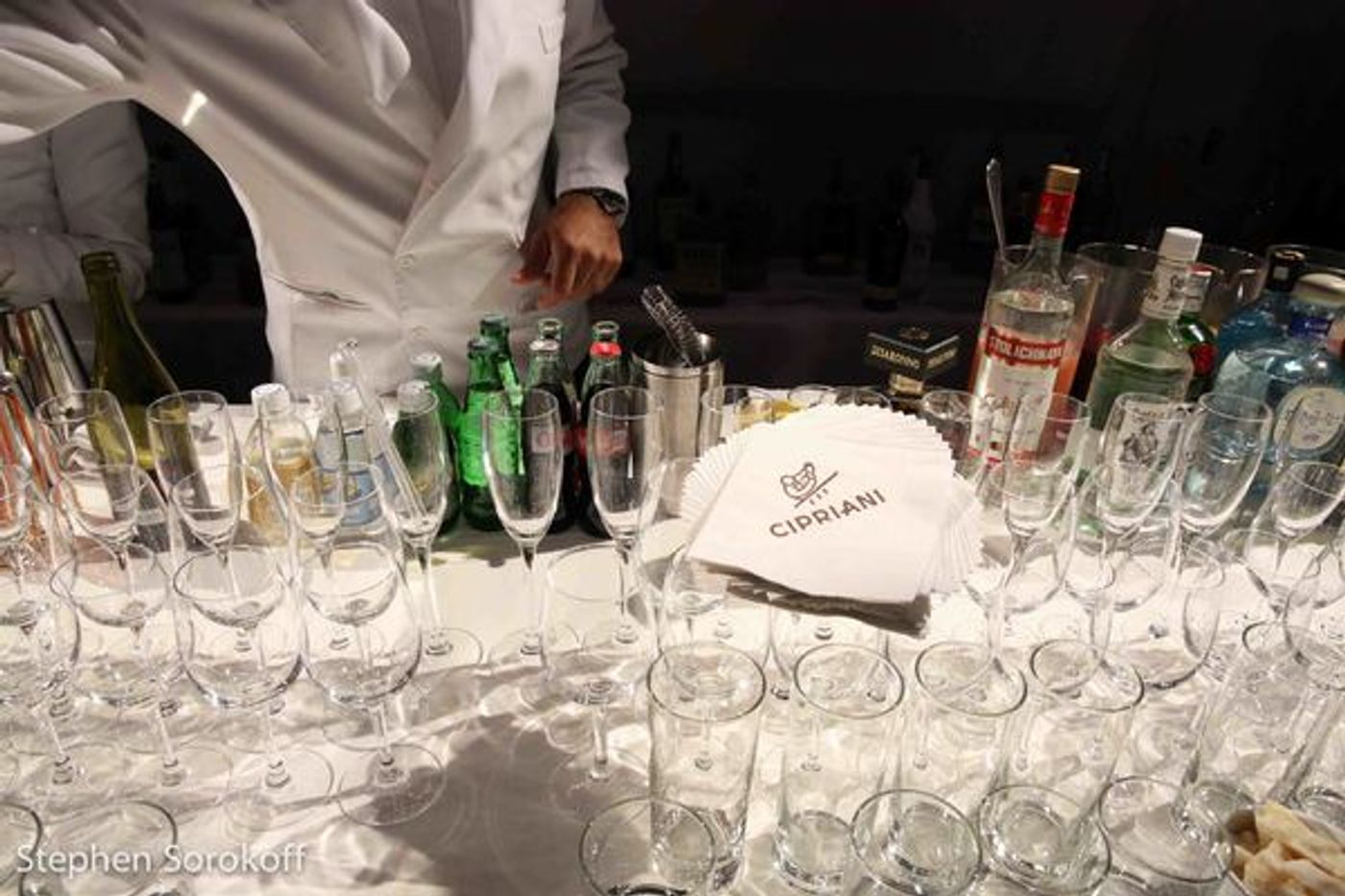 Photo Coverage: Leonardo DiCaprio, Robert De Niro and More Fete Martin Scorsese at Friars Club  Image