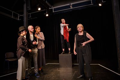  Alice Haig, Paul O'Mahony, Evelyn Miller, Hannah Barrie, and Liz Crowther  Photo