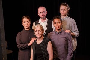 Alice Haig, Paul O'Mahony, Hannah Barrie, Evelyn Miller, and Liz Crowther  Photo