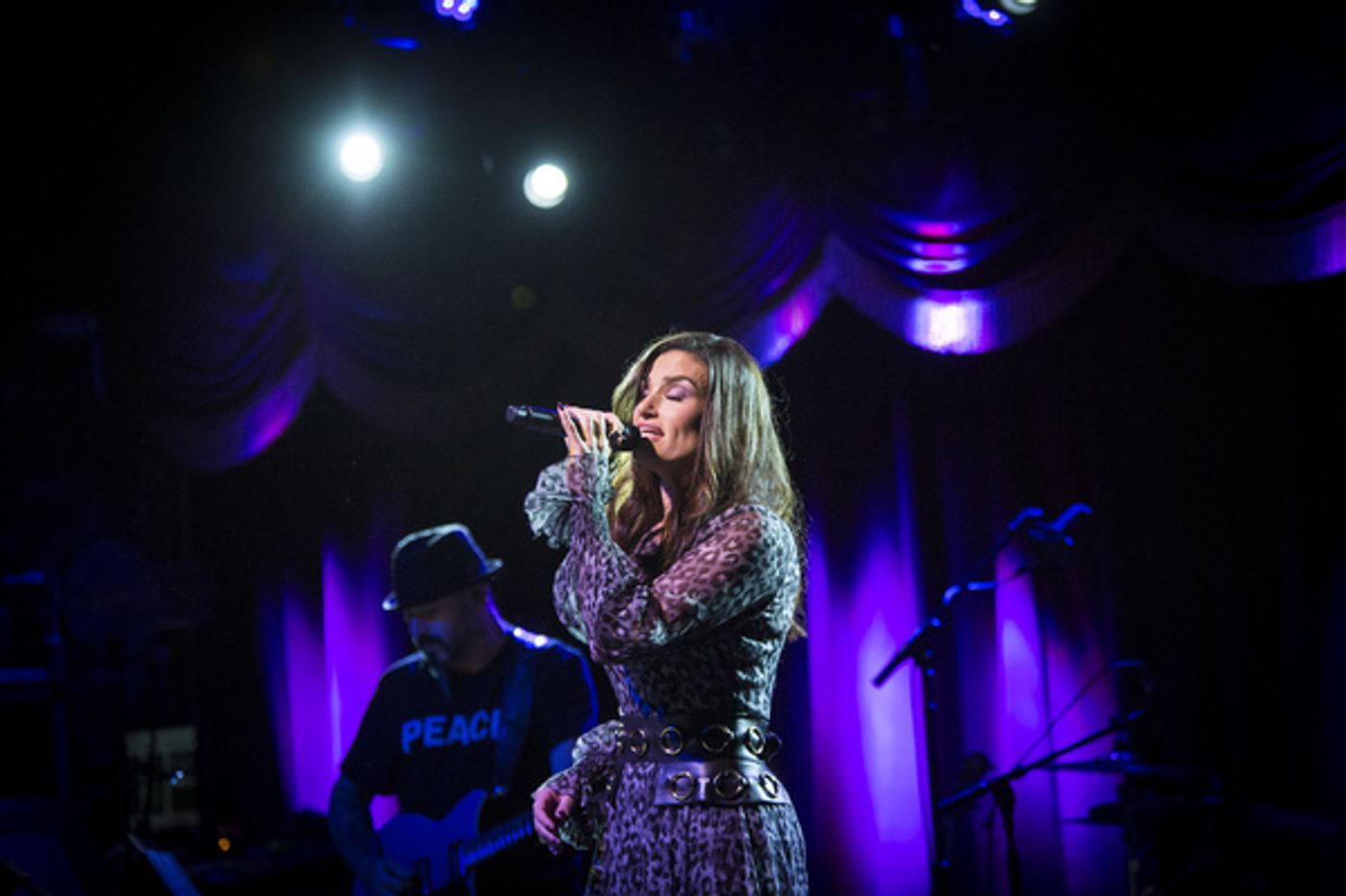 Idina Menzel & Jamie Foxx to Perform at 30th Annual Carousel of Hope Ball  Image