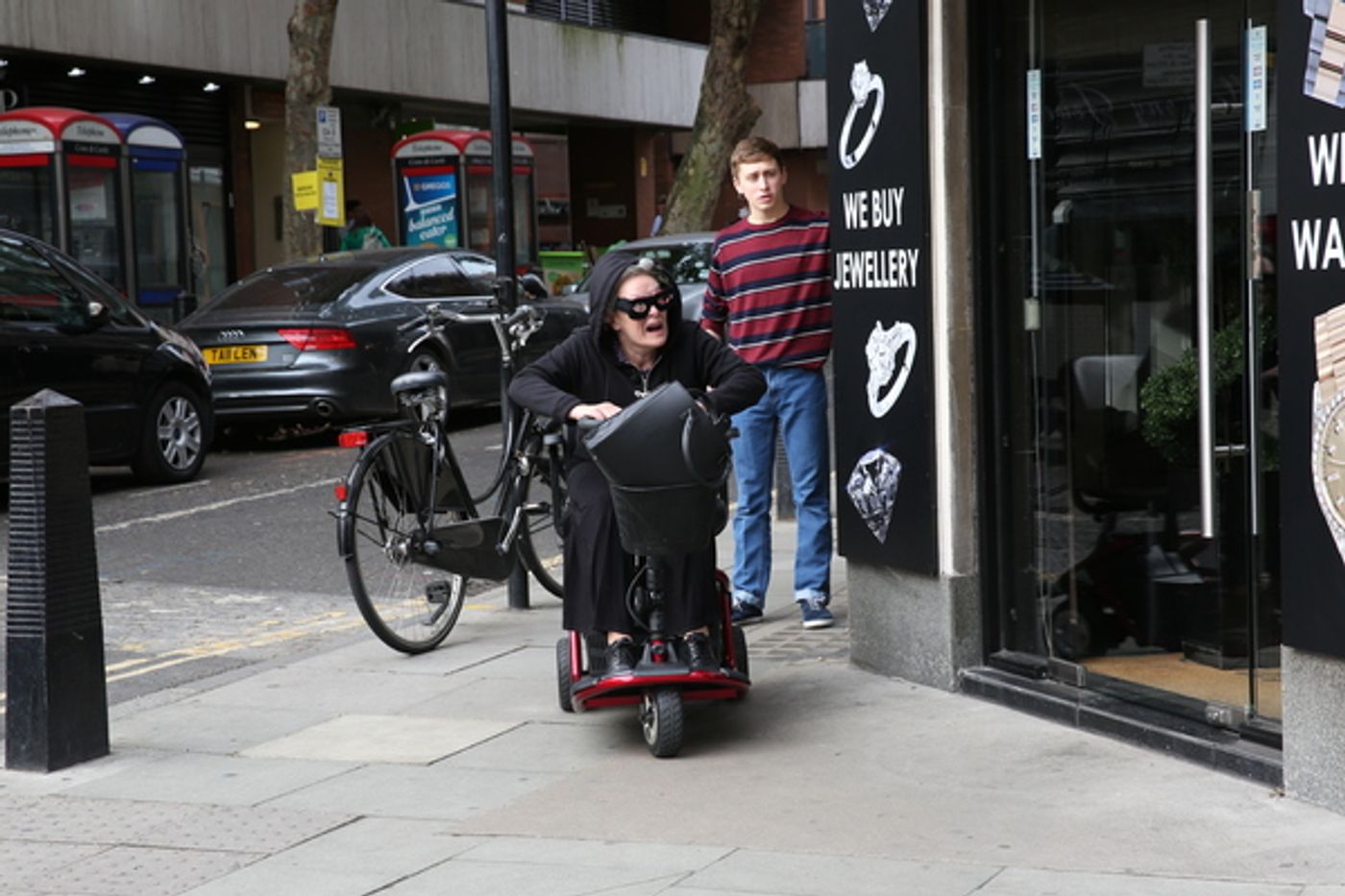 Photo Flash: David Walliams Launches West End GANGSTA GRANNY at Hatton Garden's Bedazzl Diamonds Photo Flash: David Walliams Launches West End GANGSTA GRANNY at Hatton Garden's Bedazzl Diamonds Image