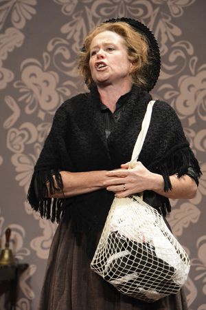 Lisa Howard @ BroadwayWorld Lisa Howard Photo