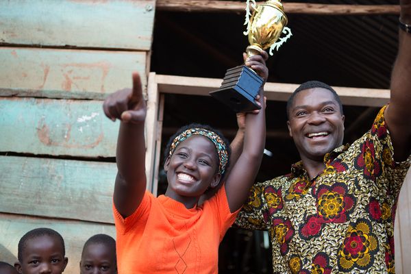 David Oyelowo is Robert Katende and Madina Nalwanga is Phiona Mutesi in in Disney's Q Photo