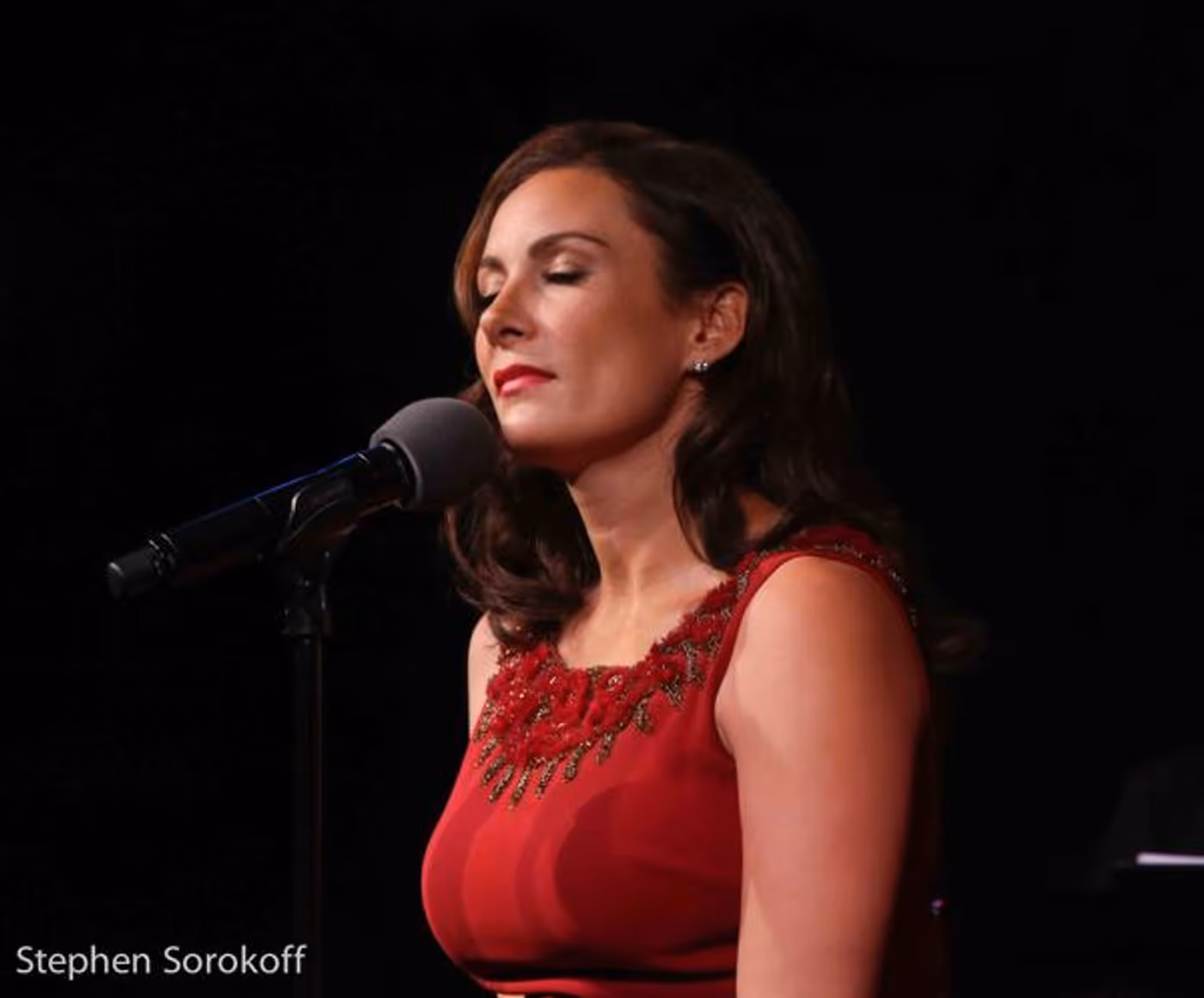 Photo Coverage: Laura Benanti Makes Cafe Carlyle Debut with TALES FROM SOPRANO ISLE Image
