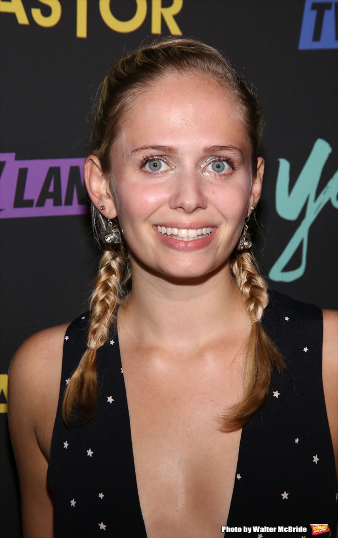 Photo Coverage: Sutton Foster & More Celebrate YOUNGER Season 3 Premiere Image