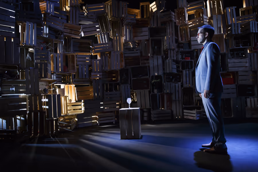 Review: Sleight-Of-Hand Trickster Helder Guimaraes is Aces in VERSO Image