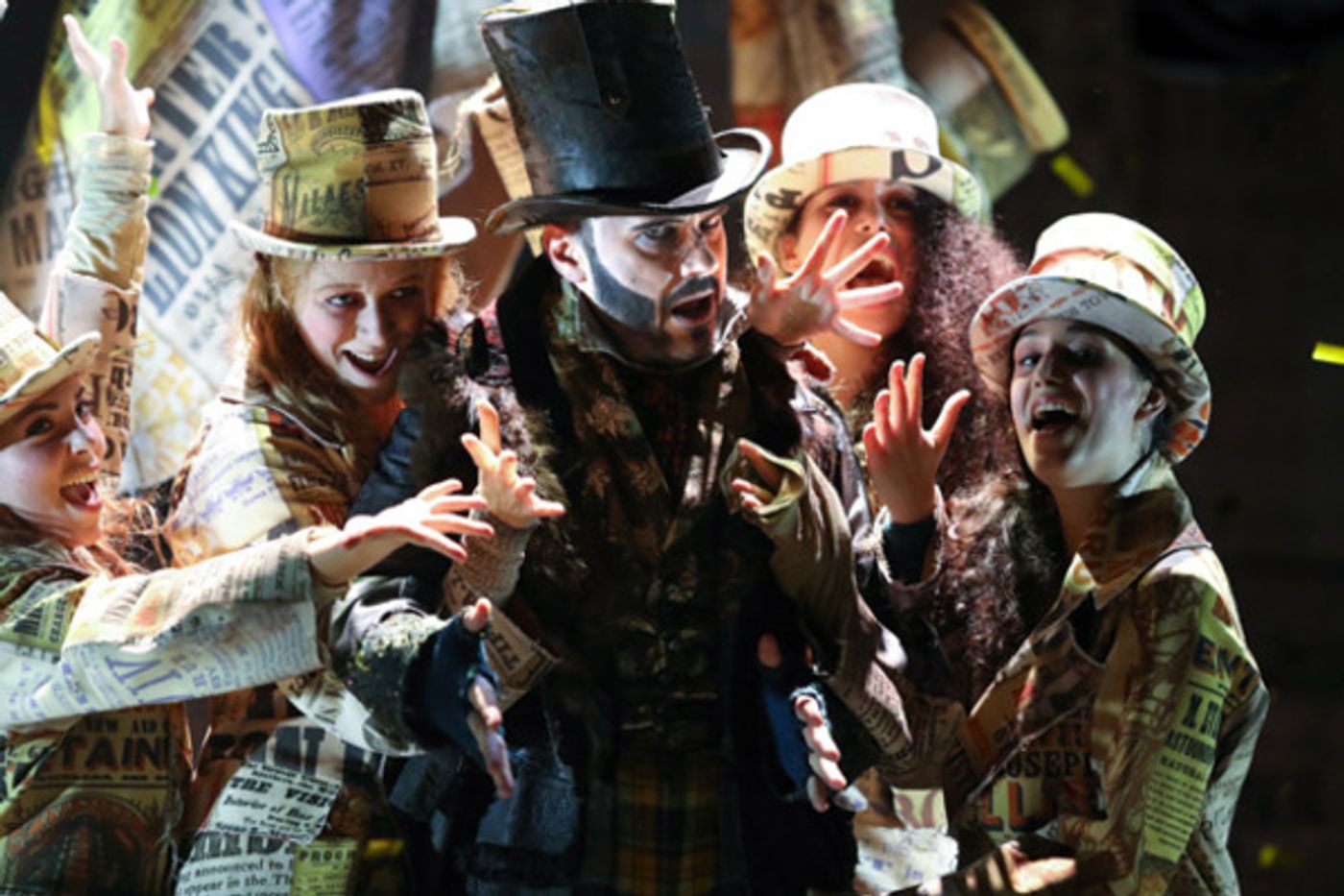 Photo Flash: First Look at OLIVER TWIST, THE MUSICAL in Paris Photo Flash: First Look at OLIVER TWIST, THE MUSICAL in Paris Image