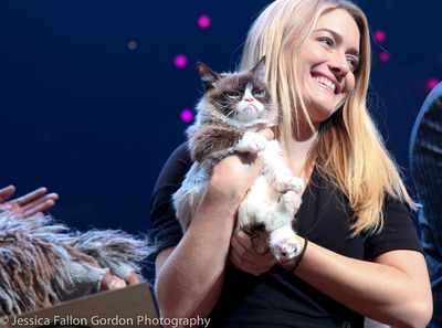 Grumpy Cat with Tabatha Bundesen Photo