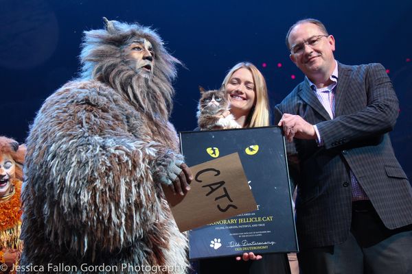 Quentin Earl Darrington, Tabatha Bundesen and Grumpy Cat Photo
