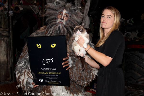 Quentin Earl Darrington, Tabatha Bundesen and Grumpy Cat Photo