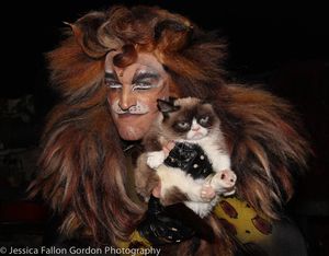  Tyler Hanes and Grumpy Cat Photo