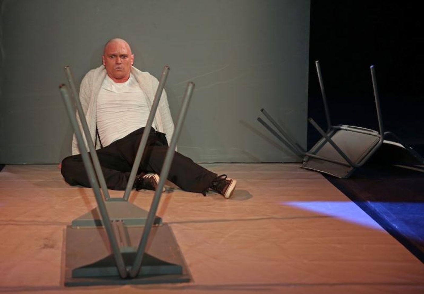 Review: Louis Viljoen's DANGLED with Rob van Vuuren Offers Genius in Action at the Cape Town Fringe  Image