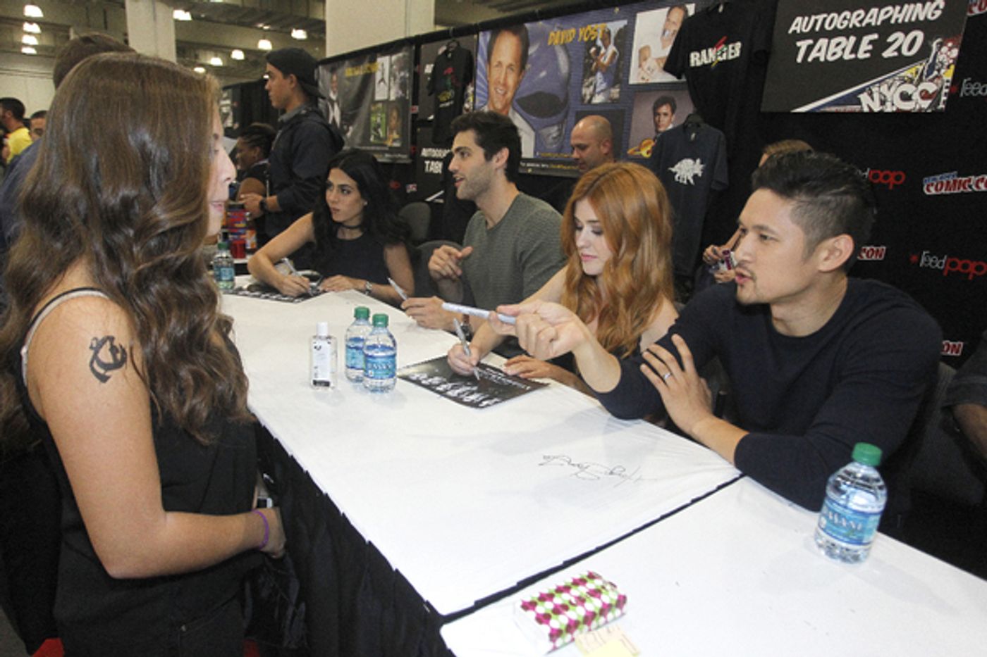 Photo Flash: Freeform's SHADOWHUNTERS Returns to New York Comic Con  Image